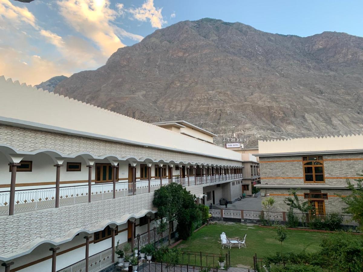 Park Hotel Gilgit Eksteriør bilde