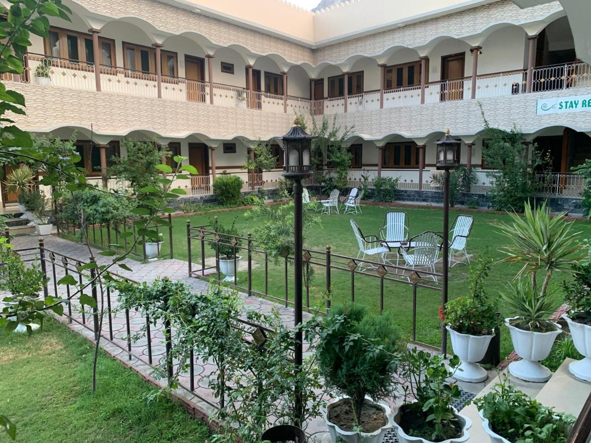 Park Hotel Gilgit Eksteriør bilde