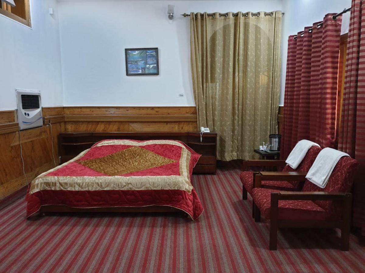 Park Hotel Gilgit Eksteriør bilde